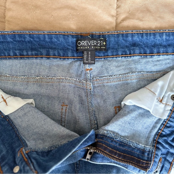 Forever 21 Distressed Stretchy Shorts - Picture 6 of 6